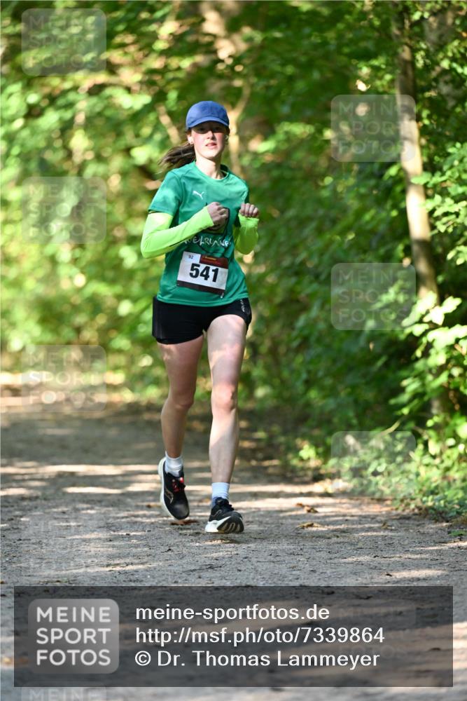06.10.2024 - Bramfelder Halbmarathon 2024 Dr. Thomas Lammeyer http://msf.ph/oto/7339864 06.10.2024 10:39:13 Laufen 92, 541 meine-sportfotos.de