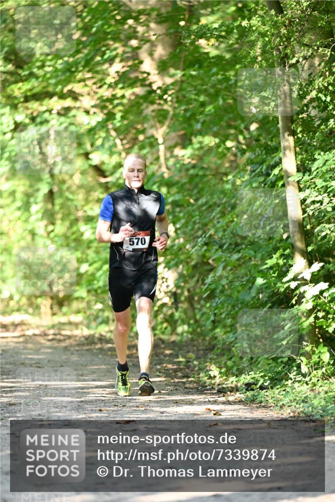 06.10.2024 - Bramfelder Halbmarathon 2024 Dr. Thomas Lammeyer http://msf.ph/oto/7339874 06.10.2024 10:39:39 Laufen 570 meine-sportfotos.de