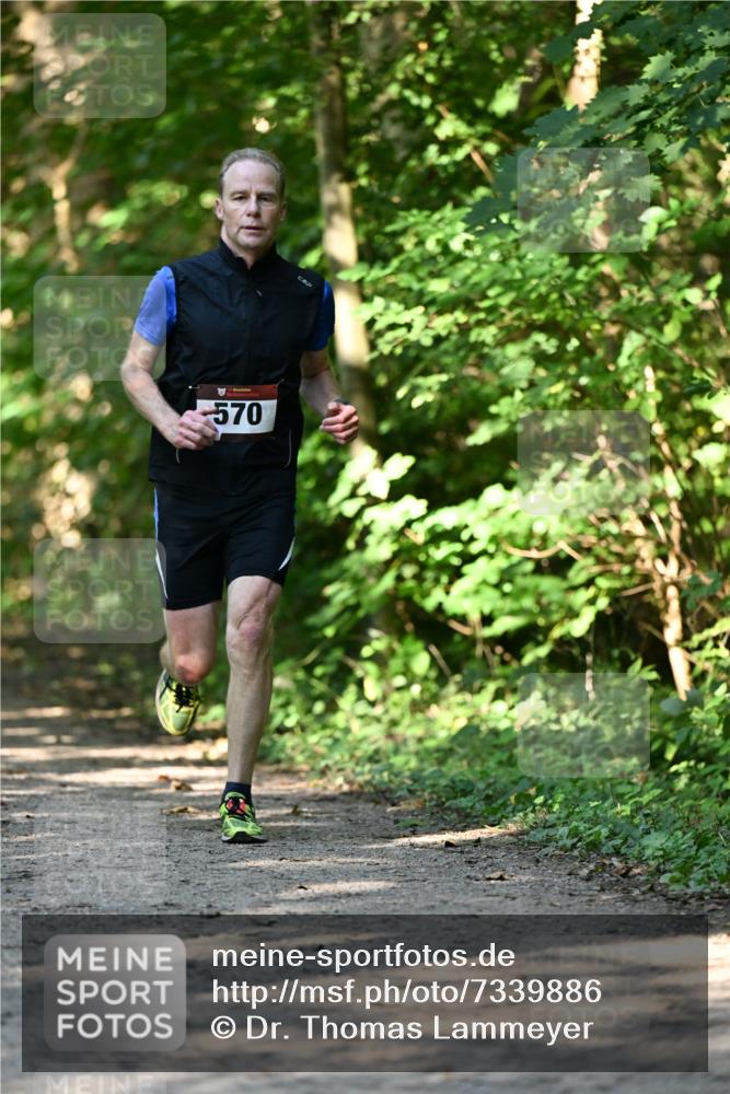 06.10.2024 - Bramfelder Halbmarathon 2024 Dr. Thomas Lammeyer http://msf.ph/oto/7339886 06.10.2024 10:39:41 Laufen 570 meine-sportfotos.de