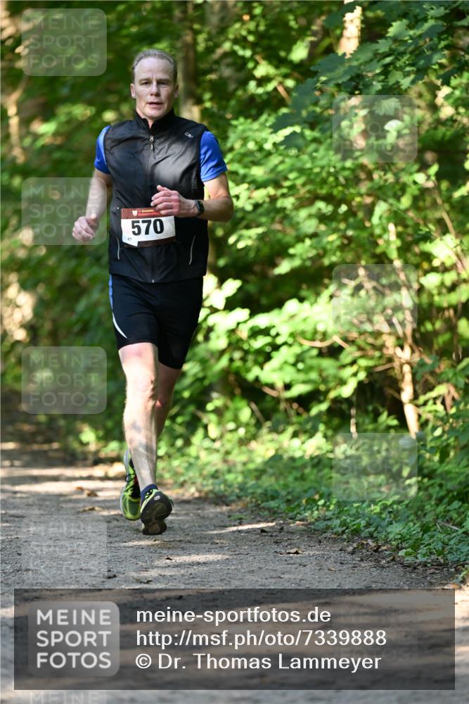 06.10.2024 - Bramfelder Halbmarathon 2024 Dr. Thomas Lammeyer http://msf.ph/oto/7339888 06.10.2024 10:39:41 Laufen 47, 570 meine-sportfotos.de