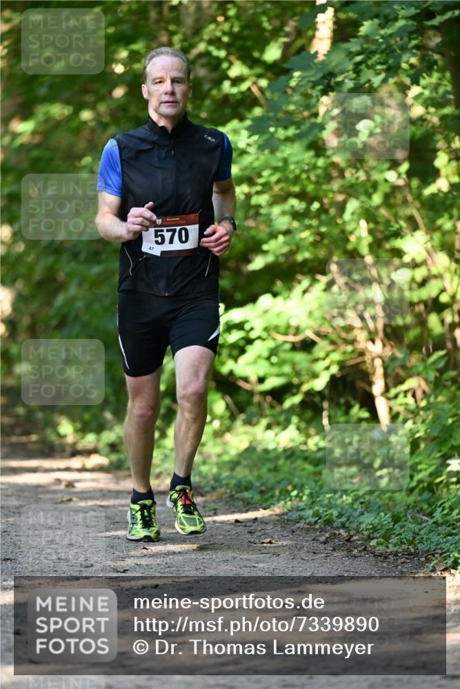 06.10.2024 - Bramfelder Halbmarathon 2024 Dr. Thomas Lammeyer http://msf.ph/oto/7339890 06.10.2024 10:39:41 Laufen 47, 570 meine-sportfotos.de