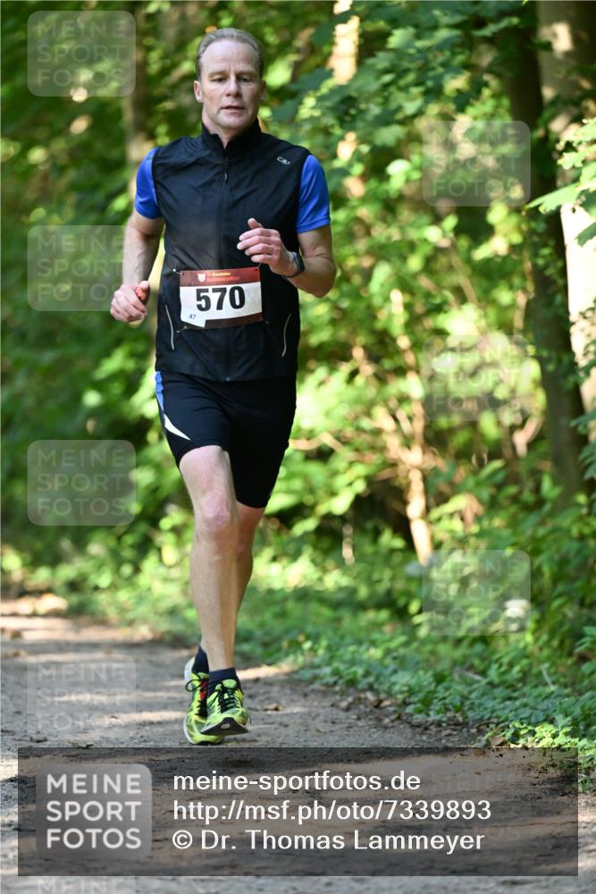 06.10.2024 - Bramfelder Halbmarathon 2024 Dr. Thomas Lammeyer http://msf.ph/oto/7339893 06.10.2024 10:39:42 Laufen 47, 570 meine-sportfotos.de