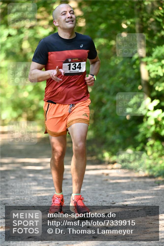 06.10.2024 - Bramfelder Halbmarathon 2024 Dr. Thomas Lammeyer http://msf.ph/oto/7339915 06.10.2024 10:40:11 Laufen 33, 134 meine-sportfotos.de