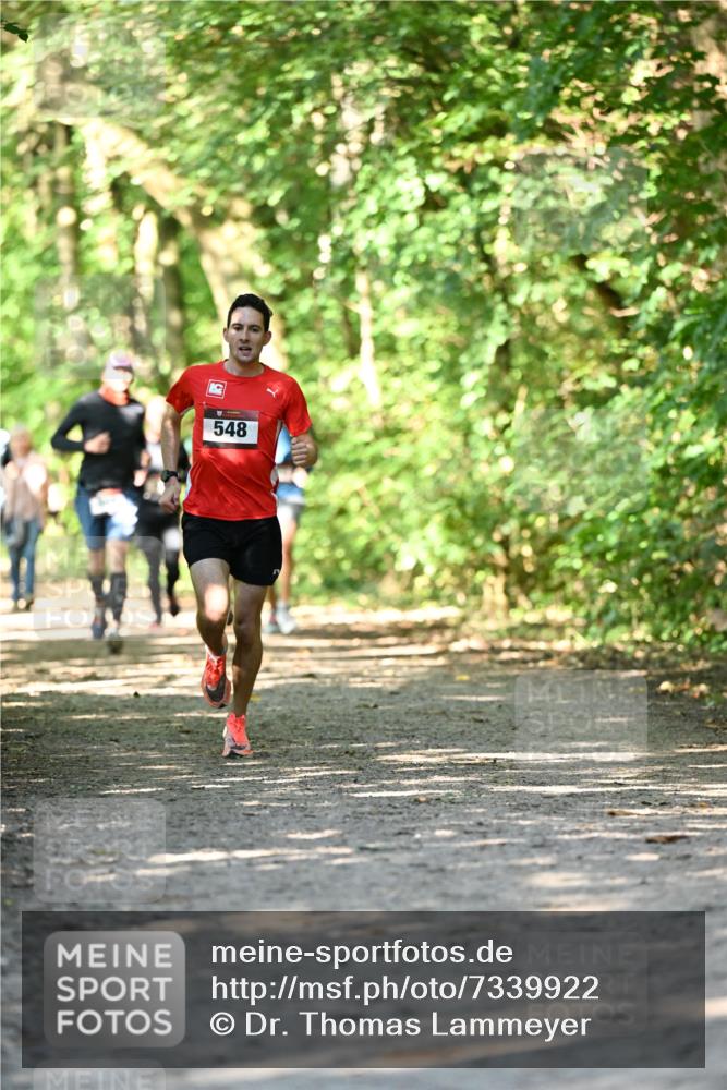 06.10.2024 - Bramfelder Halbmarathon 2024 Dr. Thomas Lammeyer http://msf.ph/oto/7339922 06.10.2024 10:40:19 Laufen 548 meine-sportfotos.de