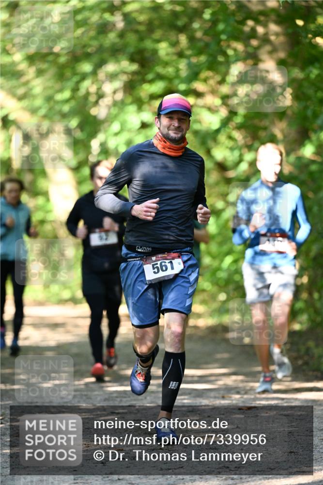 06.10.2024 - Bramfelder Halbmarathon 2024 Dr. Thomas Lammeyer http://msf.ph/oto/7339956 06.10.2024 10:40:26 Laufen 561, 45 meine-sportfotos.de