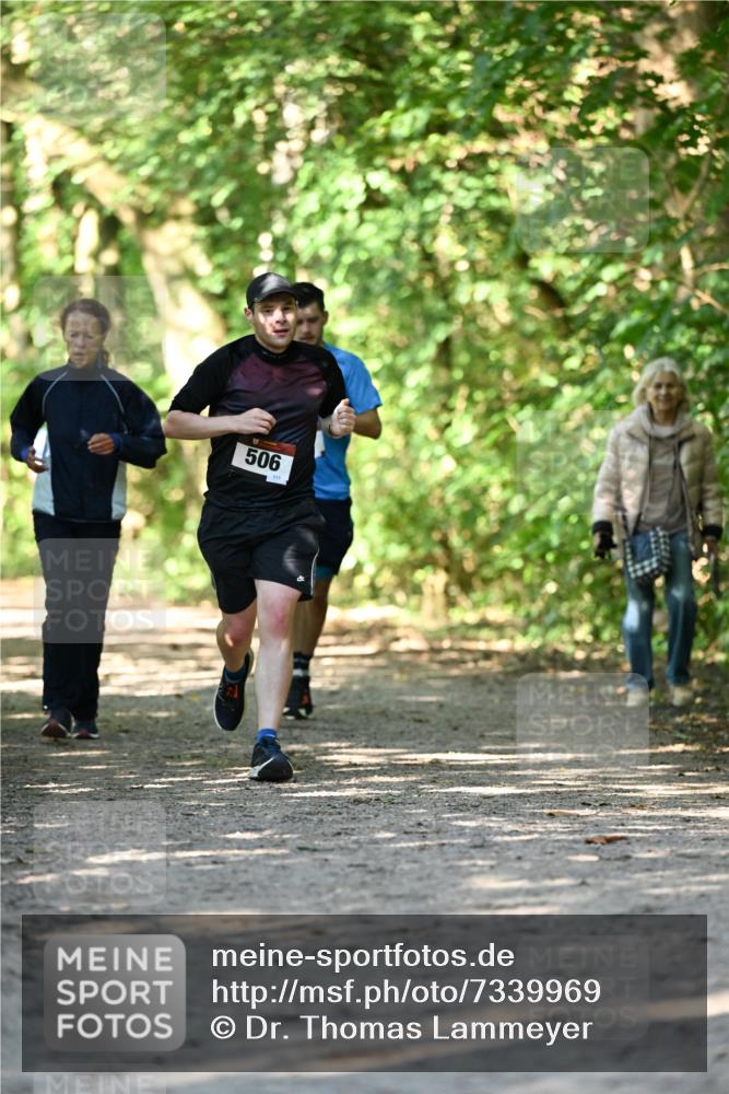 06.10.2024 - Bramfelder Halbmarathon 2024 Dr. Thomas Lammeyer http://msf.ph/oto/7339969 06.10.2024 10:40:53 Laufen 506, 111 meine-sportfotos.de