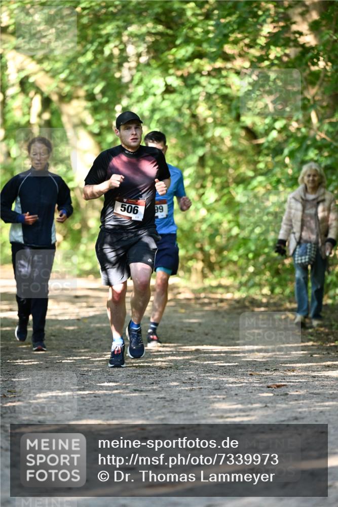 06.10.2024 - Bramfelder Halbmarathon 2024 Dr. Thomas Lammeyer http://msf.ph/oto/7339973 06.10.2024 10:40:53 Laufen 506, 111, 99 meine-sportfotos.de