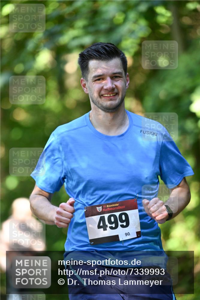 06.10.2024 - Bramfelder Halbmarathon 2024 Dr. Thomas Lammeyer http://msf.ph/oto/7339993 06.10.2024 10:40:58 Laufen 33, 499, 90 meine-sportfotos.de