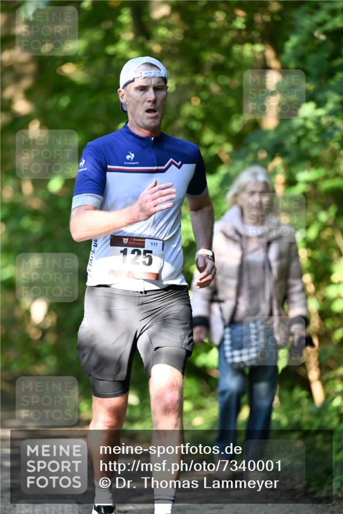 06.10.2024 - Bramfelder Halbmarathon 2024 Dr. Thomas Lammeyer http://msf.ph/oto/7340001 06.10.2024 10:41:04 Laufen 117, 125 meine-sportfotos.de