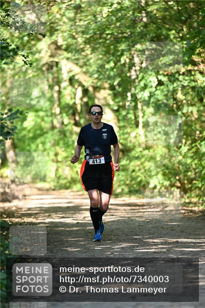 06.10.2024 - Bramfelder Halbmarathon 2024 Dr. Thomas Lammeyer http://msf.ph/oto/7340003 06.10.2024 10:41:06 Laufen 413 meine-sportfotos.de
