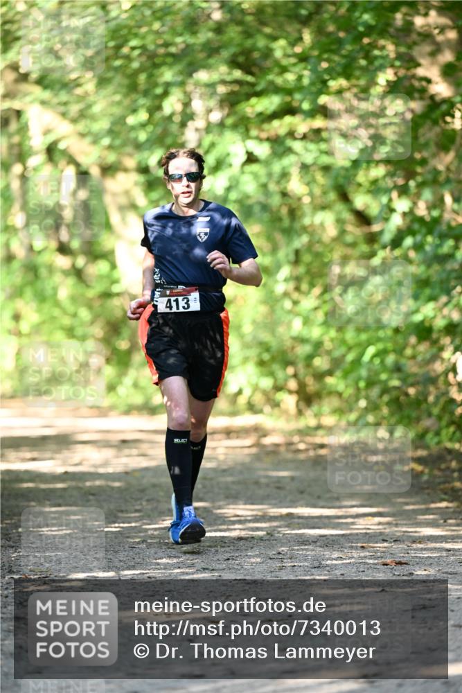 06.10.2024 - Bramfelder Halbmarathon 2024 Dr. Thomas Lammeyer http://msf.ph/oto/7340013 06.10.2024 10:41:07 Laufen 413 meine-sportfotos.de