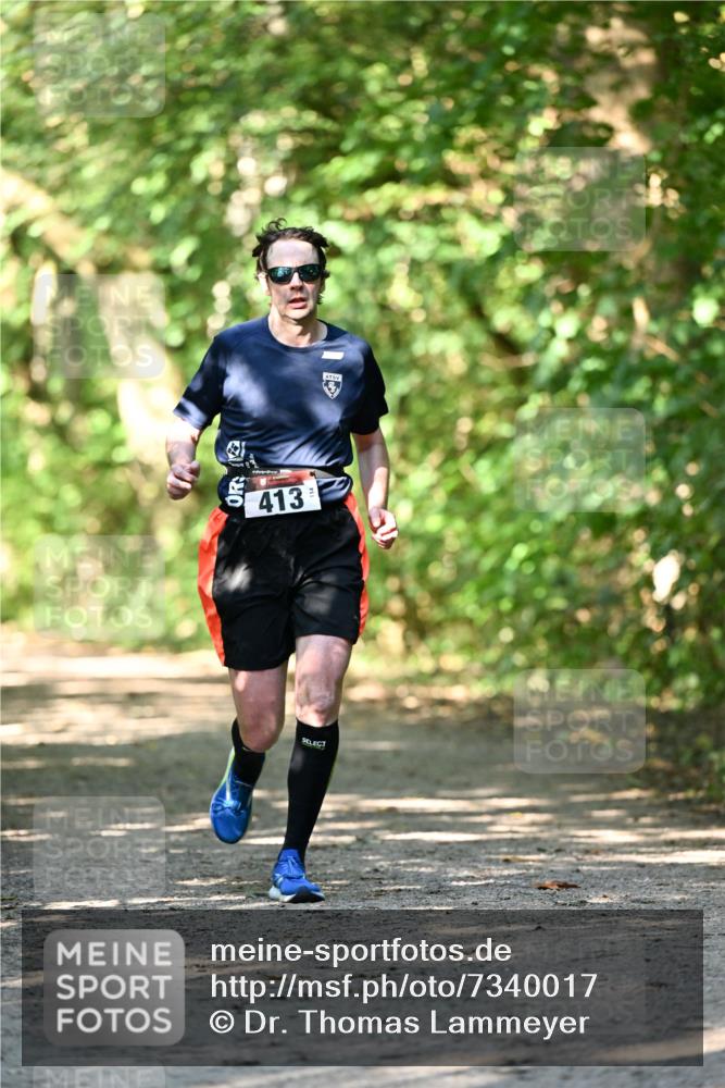 06.10.2024 - Bramfelder Halbmarathon 2024 Dr. Thomas Lammeyer http://msf.ph/oto/7340017 06.10.2024 10:41:08 Laufen 413 meine-sportfotos.de