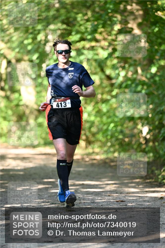 06.10.2024 - Bramfelder Halbmarathon 2024 Dr. Thomas Lammeyer http://msf.ph/oto/7340019 06.10.2024 10:41:08 Laufen 413 meine-sportfotos.de