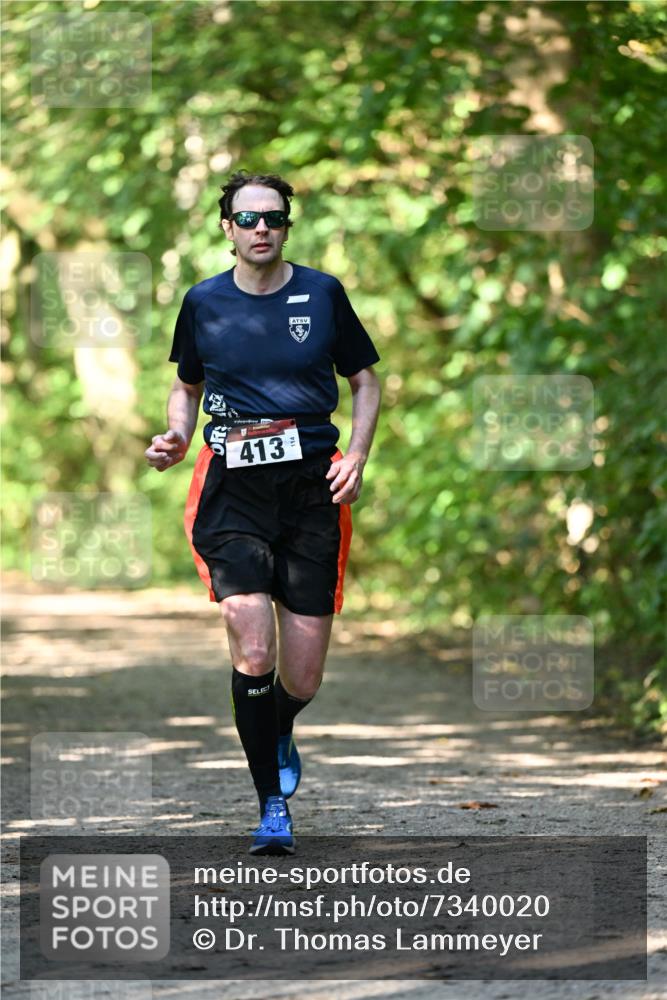 06.10.2024 - Bramfelder Halbmarathon 2024 Dr. Thomas Lammeyer http://msf.ph/oto/7340020 06.10.2024 10:41:08 Laufen 413 meine-sportfotos.de