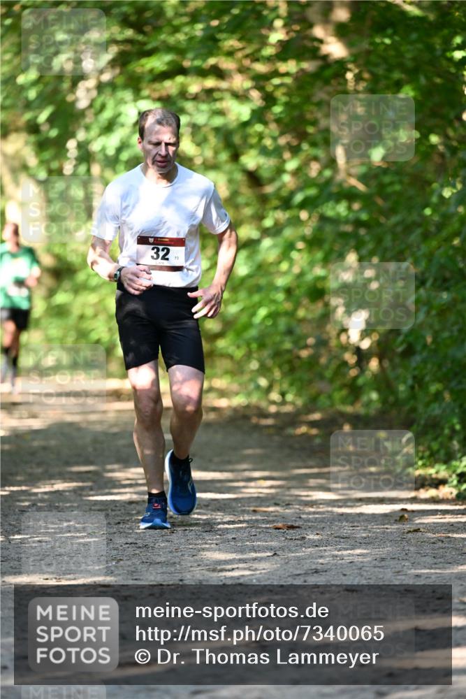 06.10.2024 - Bramfelder Halbmarathon 2024 Dr. Thomas Lammeyer http://msf.ph/oto/7340065 06.10.2024 10:41:35 Laufen 323 meine-sportfotos.de
