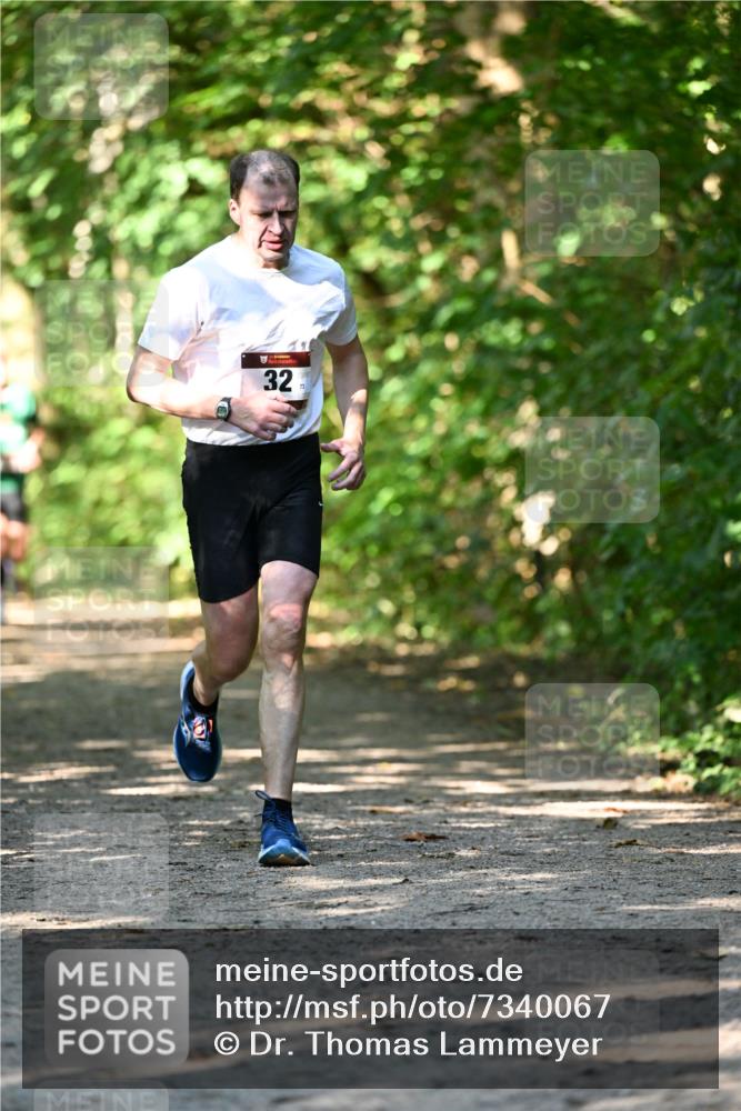 06.10.2024 - Bramfelder Halbmarathon 2024 Dr. Thomas Lammeyer http://msf.ph/oto/7340067 06.10.2024 10:41:35 Laufen 32, 73 meine-sportfotos.de