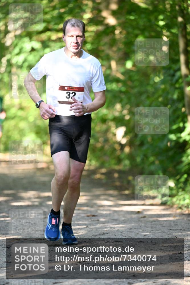 06.10.2024 - Bramfelder Halbmarathon 2024 Dr. Thomas Lammeyer http://msf.ph/oto/7340074 06.10.2024 10:41:36 Laufen 33, 32, 73 meine-sportfotos.de