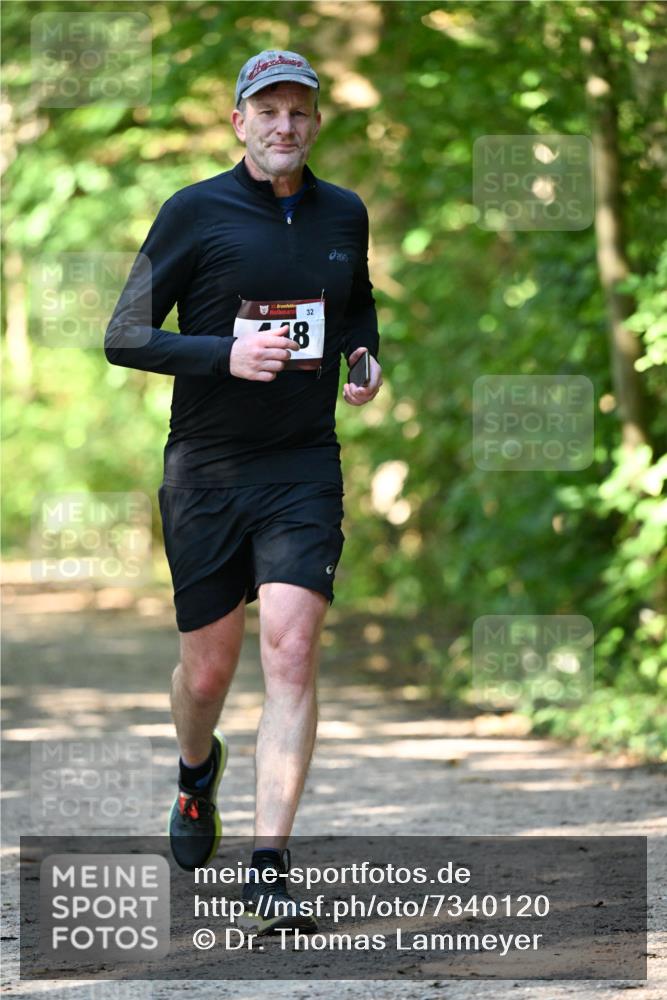 06.10.2024 - Bramfelder Halbmarathon 2024 Dr. Thomas Lammeyer http://msf.ph/oto/7340120 06.10.2024 10:41:46 Laufen 18, 32 meine-sportfotos.de