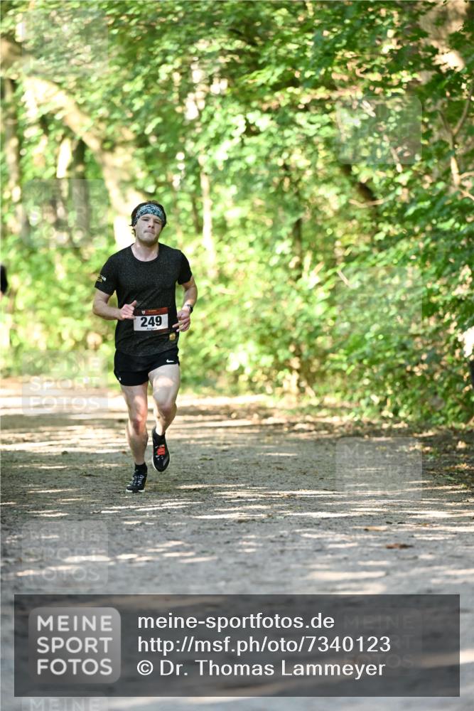 06.10.2024 - Bramfelder Halbmarathon 2024 Dr. Thomas Lammeyer http://msf.ph/oto/7340123 06.10.2024 10:41:52 Laufen 249 meine-sportfotos.de
