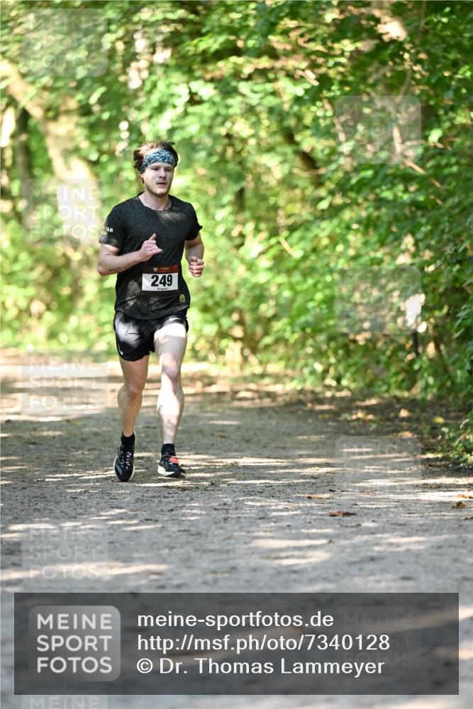 06.10.2024 - Bramfelder Halbmarathon 2024 Dr. Thomas Lammeyer http://msf.ph/oto/7340128 06.10.2024 10:41:52 Laufen 249 meine-sportfotos.de