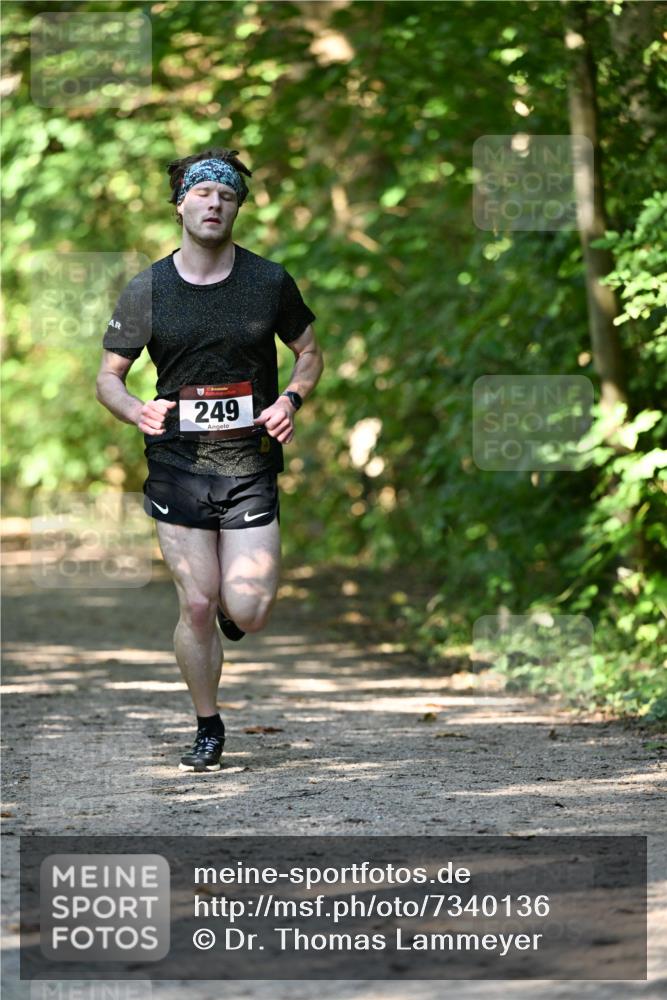 06.10.2024 - Bramfelder Halbmarathon 2024 Dr. Thomas Lammeyer http://msf.ph/oto/7340136 06.10.2024 10:41:53 Laufen 21, 249 meine-sportfotos.de