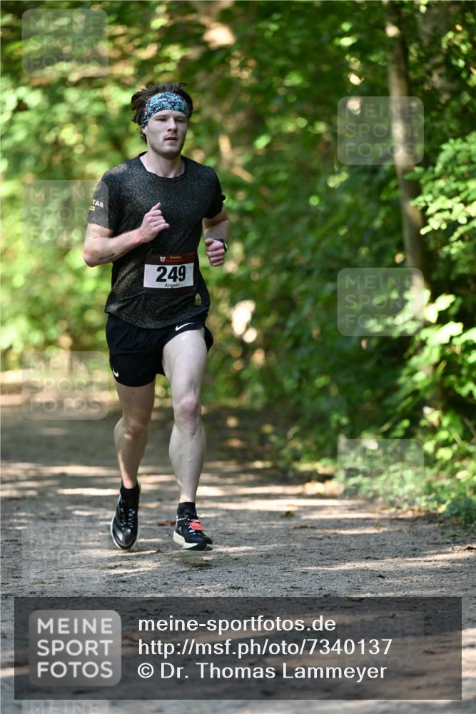 06.10.2024 - Bramfelder Halbmarathon 2024 Dr. Thomas Lammeyer http://msf.ph/oto/7340137 06.10.2024 10:41:54 Laufen 249 meine-sportfotos.de