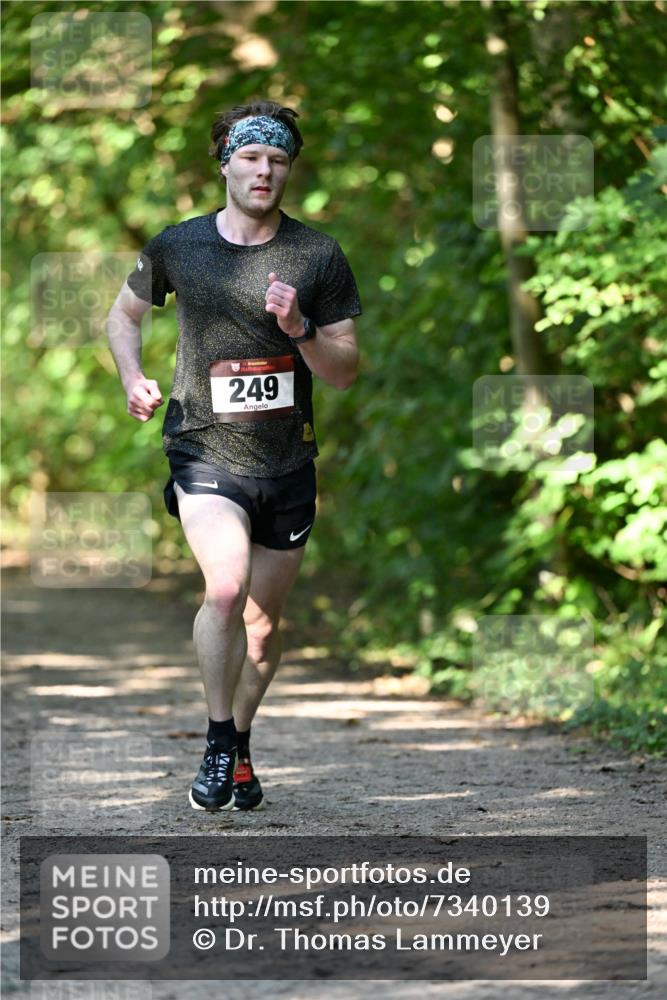 06.10.2024 - Bramfelder Halbmarathon 2024 Dr. Thomas Lammeyer http://msf.ph/oto/7340139 06.10.2024 10:41:54 Laufen 33, 249 meine-sportfotos.de