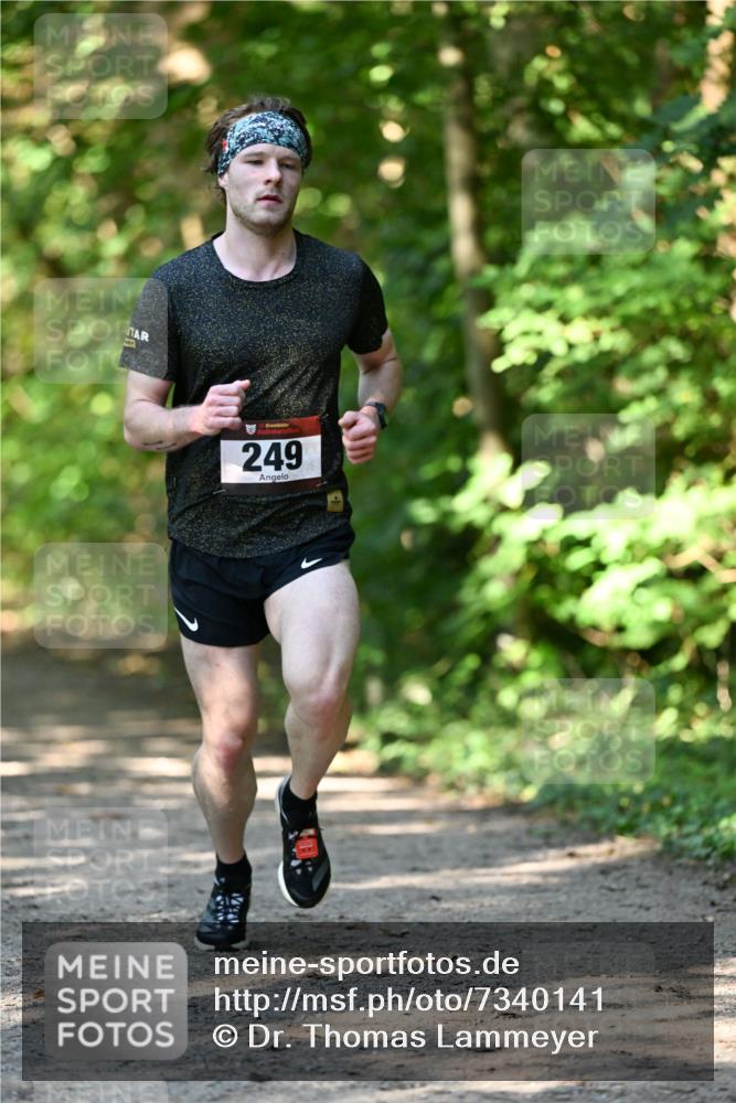 06.10.2024 - Bramfelder Halbmarathon 2024 Dr. Thomas Lammeyer http://msf.ph/oto/7340141 06.10.2024 10:41:54 Laufen 249 meine-sportfotos.de