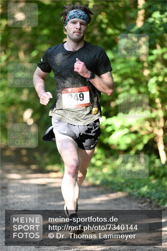 06.10.2024 - Bramfelder Halbmarathon 2024 Dr. Thomas Lammeyer http://msf.ph/oto/7340144 06.10.2024 10:41:54 Laufen 249 meine-sportfotos.de