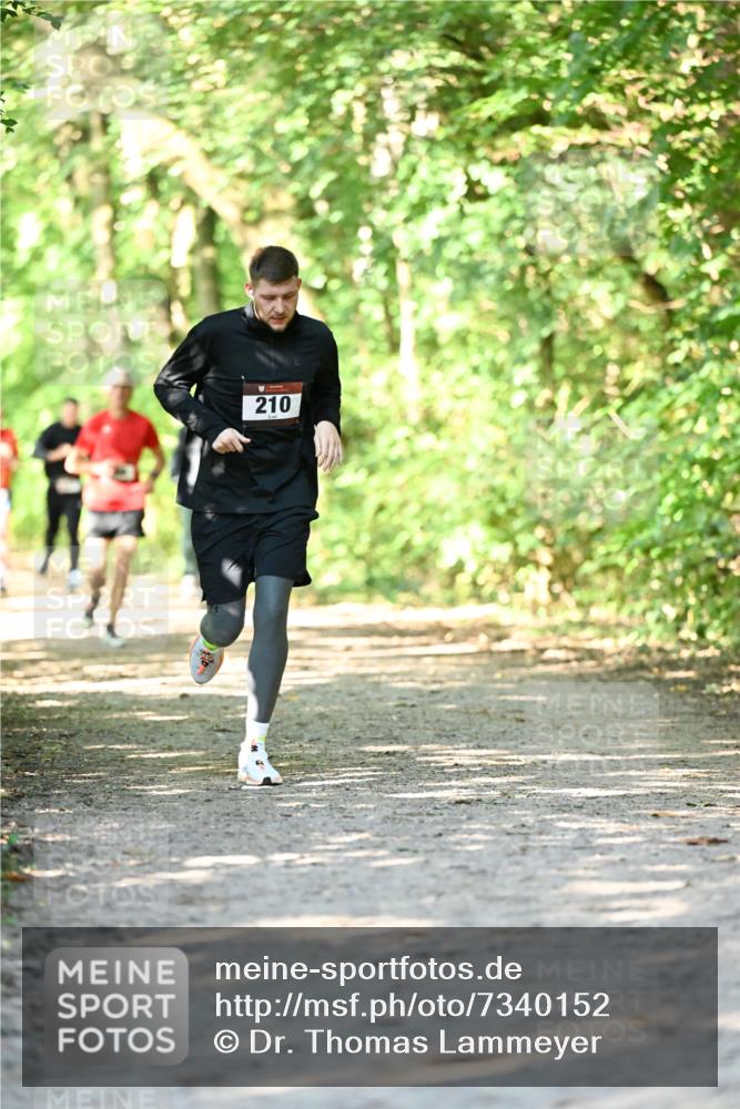 06.10.2024 - Bramfelder Halbmarathon 2024 Dr. Thomas Lammeyer http://msf.ph/oto/7340152 06.10.2024 10:41:59 Laufen 210 meine-sportfotos.de