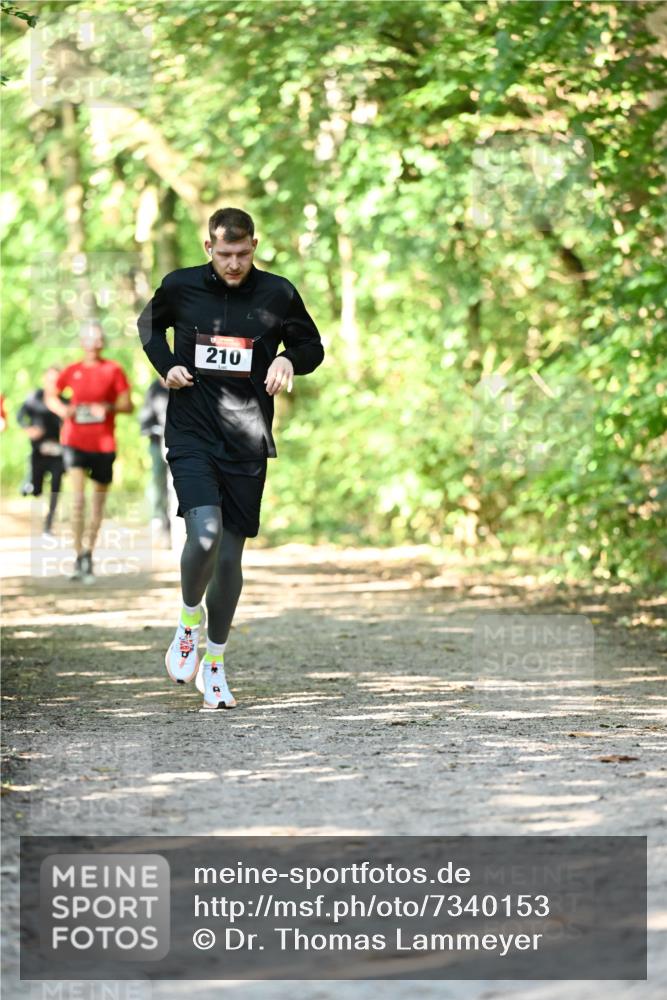 06.10.2024 - Bramfelder Halbmarathon 2024 Dr. Thomas Lammeyer http://msf.ph/oto/7340153 06.10.2024 10:41:59 Laufen 210 meine-sportfotos.de