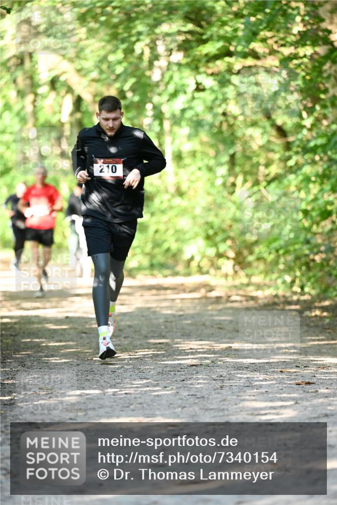 06.10.2024 - Bramfelder Halbmarathon 2024 Dr. Thomas Lammeyer http://msf.ph/oto/7340154 06.10.2024 10:41:59 Laufen 210 meine-sportfotos.de