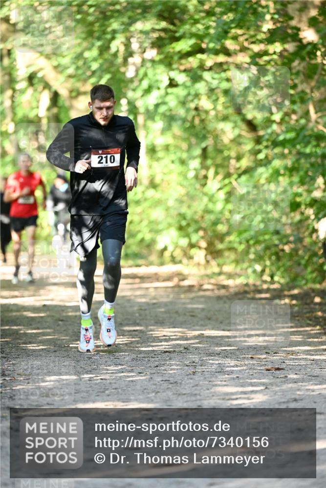 06.10.2024 - Bramfelder Halbmarathon 2024 Dr. Thomas Lammeyer http://msf.ph/oto/7340156 06.10.2024 10:41:59 Laufen 210 meine-sportfotos.de
