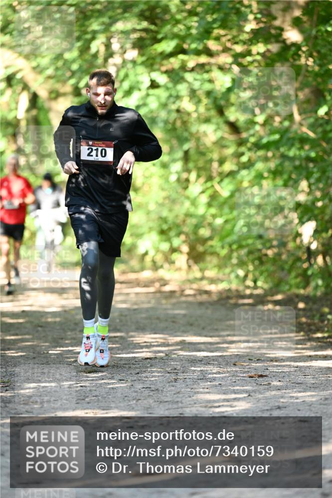 06.10.2024 - Bramfelder Halbmarathon 2024 Dr. Thomas Lammeyer http://msf.ph/oto/7340159 06.10.2024 10:41:59 Laufen 210 meine-sportfotos.de