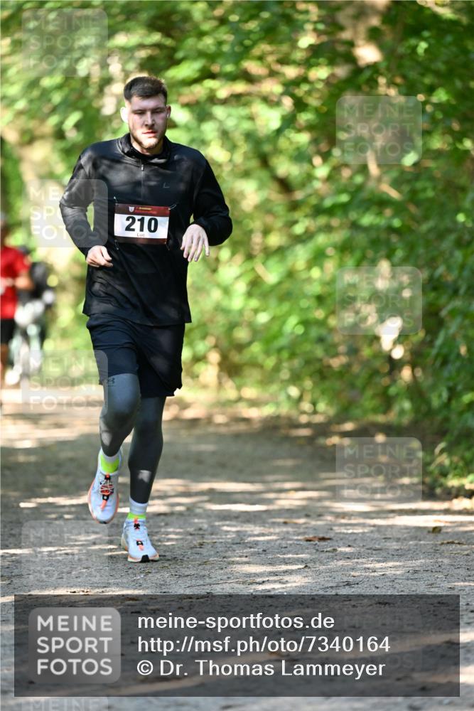 06.10.2024 - Bramfelder Halbmarathon 2024 Dr. Thomas Lammeyer http://msf.ph/oto/7340164 06.10.2024 10:42:00 Laufen 210 meine-sportfotos.de