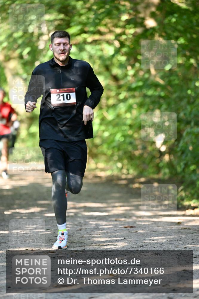 06.10.2024 - Bramfelder Halbmarathon 2024 Dr. Thomas Lammeyer http://msf.ph/oto/7340166 06.10.2024 10:42:00 Laufen 210 meine-sportfotos.de