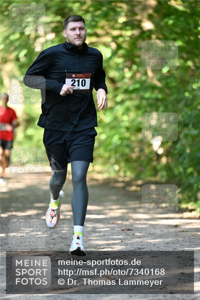 06.10.2024 - Bramfelder Halbmarathon 2024 Dr. Thomas Lammeyer http://msf.ph/oto/7340168 06.10.2024 10:42:01 Laufen 210 meine-sportfotos.de