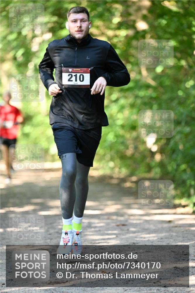 06.10.2024 - Bramfelder Halbmarathon 2024 Dr. Thomas Lammeyer http://msf.ph/oto/7340170 06.10.2024 10:42:01 Laufen 33, 210 meine-sportfotos.de
