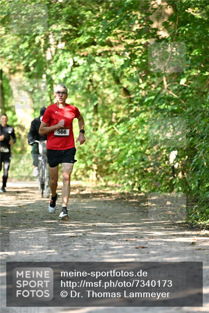 06.10.2024 - Bramfelder Halbmarathon 2024 Dr. Thomas Lammeyer http://msf.ph/oto/7340173 06.10.2024 10:42:03 Laufen 566 meine-sportfotos.de