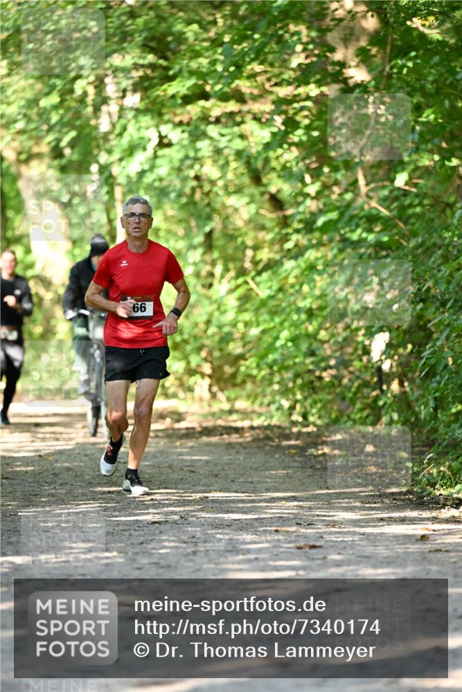 06.10.2024 - Bramfelder Halbmarathon 2024 Dr. Thomas Lammeyer http://msf.ph/oto/7340174 06.10.2024 10:42:03 Laufen 99 meine-sportfotos.de