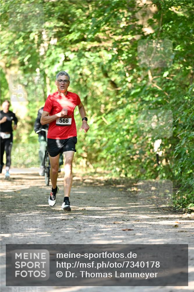06.10.2024 - Bramfelder Halbmarathon 2024 Dr. Thomas Lammeyer http://msf.ph/oto/7340178 06.10.2024 10:42:04 Laufen 566 meine-sportfotos.de
