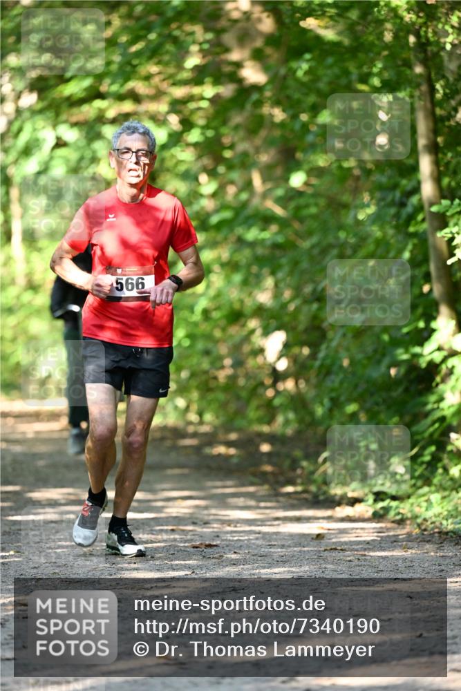 06.10.2024 - Bramfelder Halbmarathon 2024 Dr. Thomas Lammeyer http://msf.ph/oto/7340190 06.10.2024 10:42:06 Laufen 566 meine-sportfotos.de