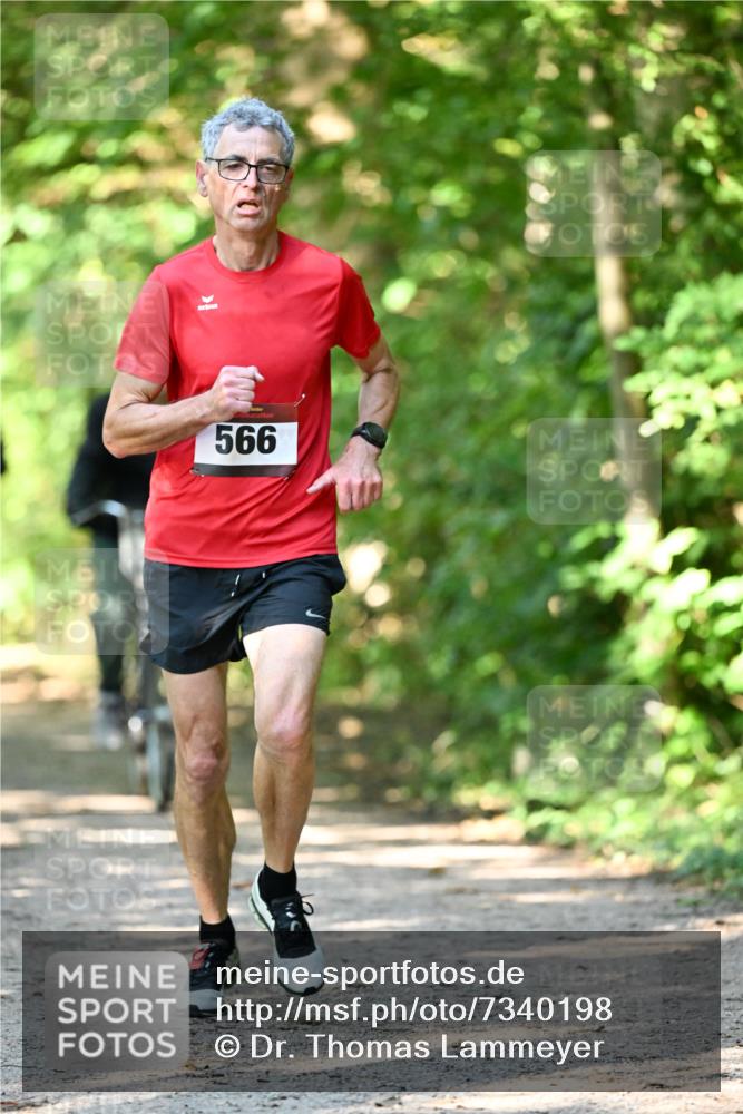 06.10.2024 - Bramfelder Halbmarathon 2024 Dr. Thomas Lammeyer http://msf.ph/oto/7340198 06.10.2024 10:42:07 Laufen 566 meine-sportfotos.de