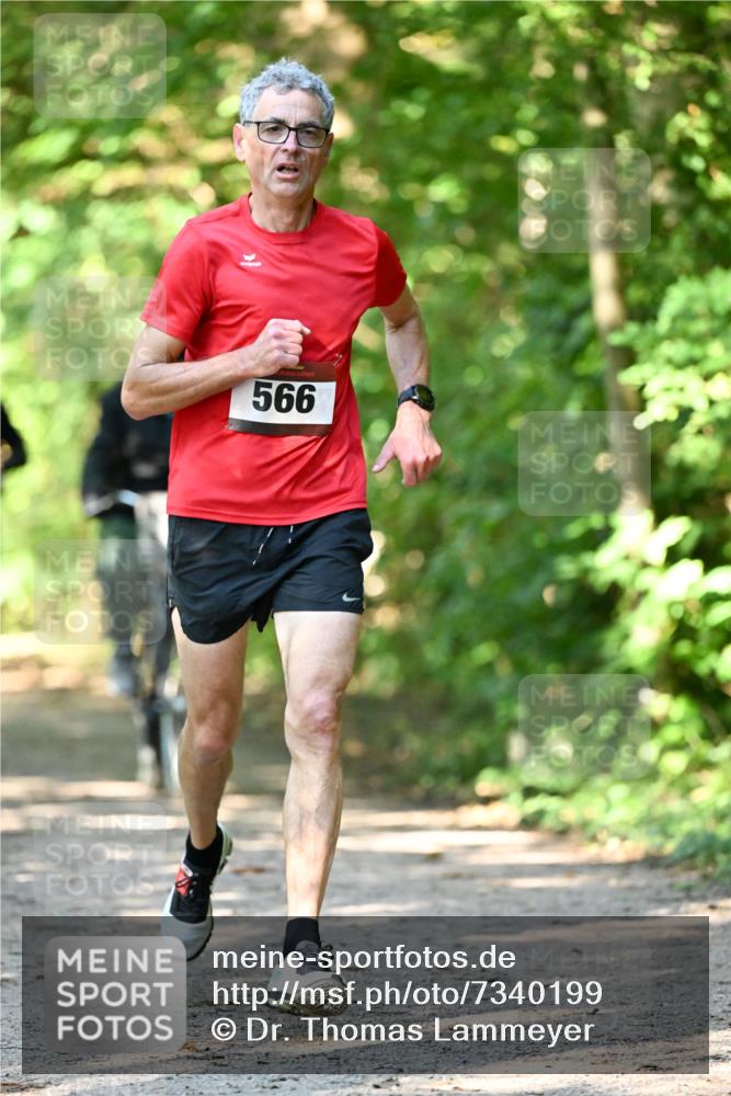 06.10.2024 - Bramfelder Halbmarathon 2024 Dr. Thomas Lammeyer http://msf.ph/oto/7340199 06.10.2024 10:42:07 Laufen 566 meine-sportfotos.de