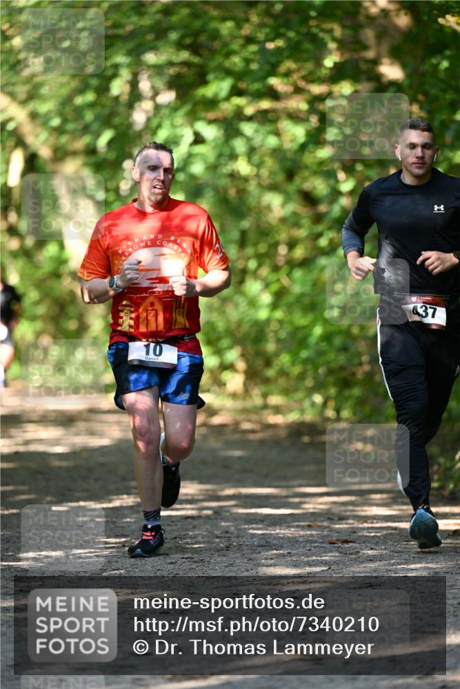 06.10.2024 - Bramfelder Halbmarathon 2024 Dr. Thomas Lammeyer http://msf.ph/oto/7340210 06.10.2024 10:42:10 Laufen 10, 437 meine-sportfotos.de