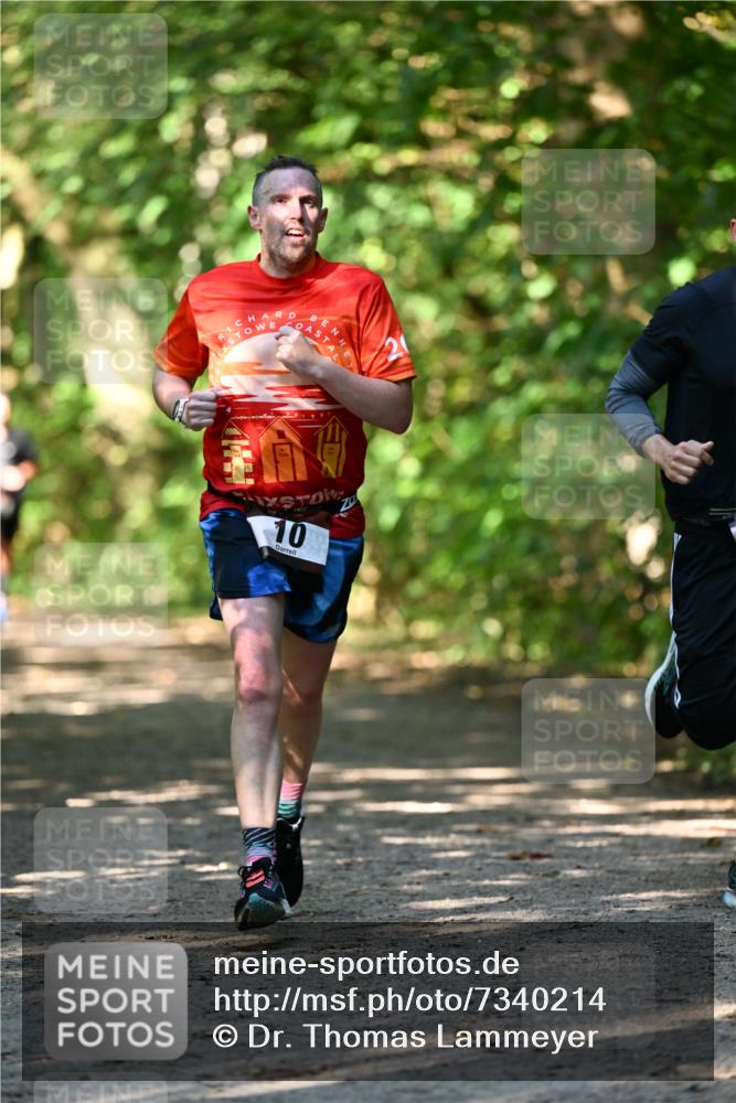 06.10.2024 - Bramfelder Halbmarathon 2024 Dr. Thomas Lammeyer http://msf.ph/oto/7340214 06.10.2024 10:42:10 Laufen 10 meine-sportfotos.de
