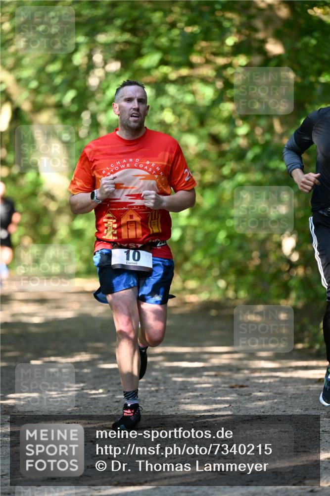 06.10.2024 - Bramfelder Halbmarathon 2024 Dr. Thomas Lammeyer http://msf.ph/oto/7340215 06.10.2024 10:42:11 Laufen 10 meine-sportfotos.de