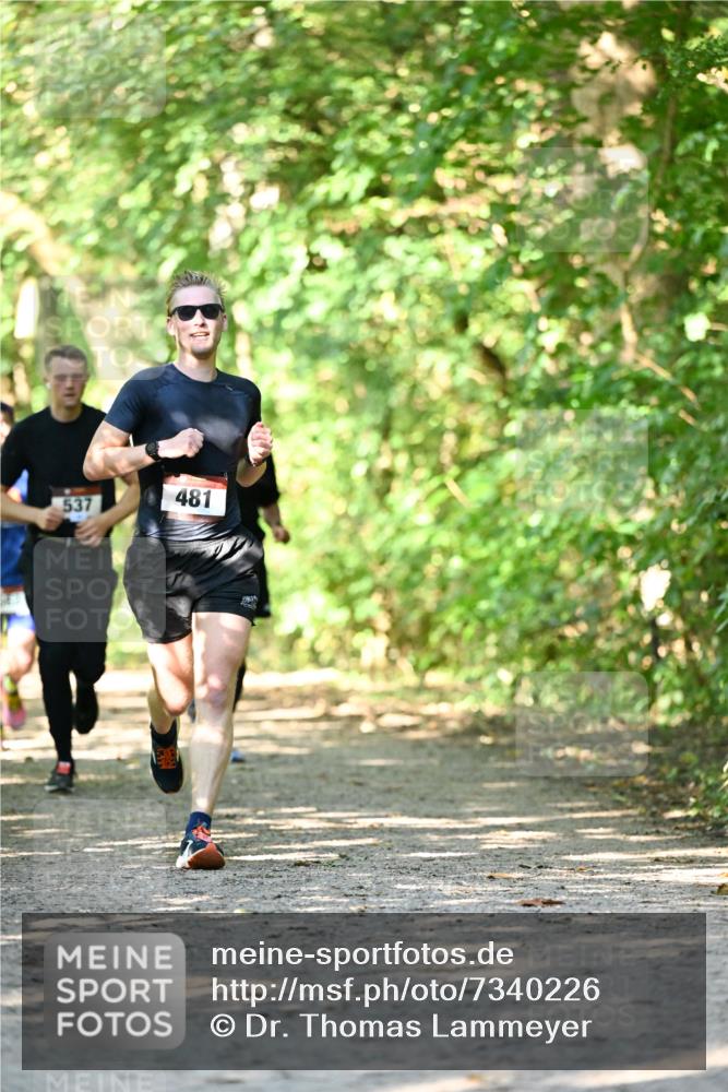 06.10.2024 - Bramfelder Halbmarathon 2024 Dr. Thomas Lammeyer http://msf.ph/oto/7340226 06.10.2024 10:42:16 Laufen 481, 537 meine-sportfotos.de