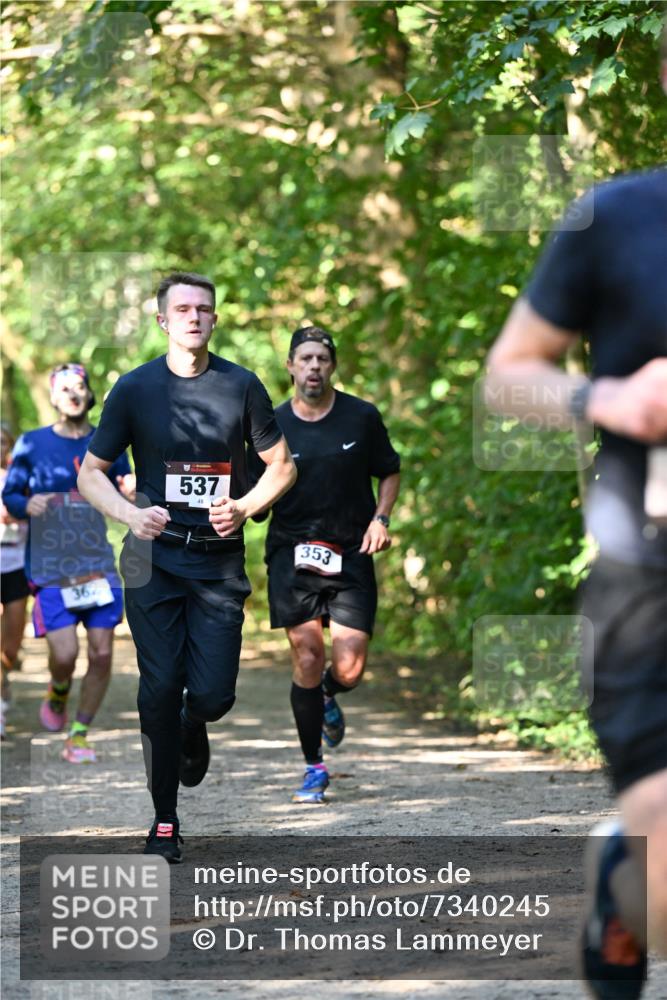 06.10.2024 - Bramfelder Halbmarathon 2024 Dr. Thomas Lammeyer http://msf.ph/oto/7340245 06.10.2024 10:42:20 Laufen 362, 537, 353 meine-sportfotos.de