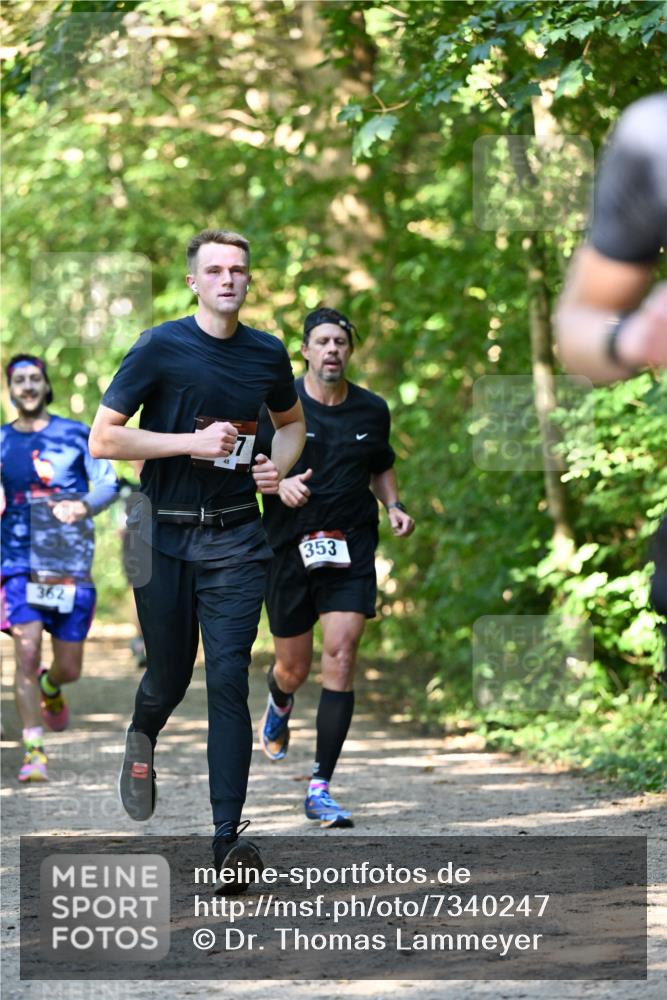 06.10.2024 - Bramfelder Halbmarathon 2024 Dr. Thomas Lammeyer http://msf.ph/oto/7340247 06.10.2024 10:42:20 Laufen 362, 353 meine-sportfotos.de